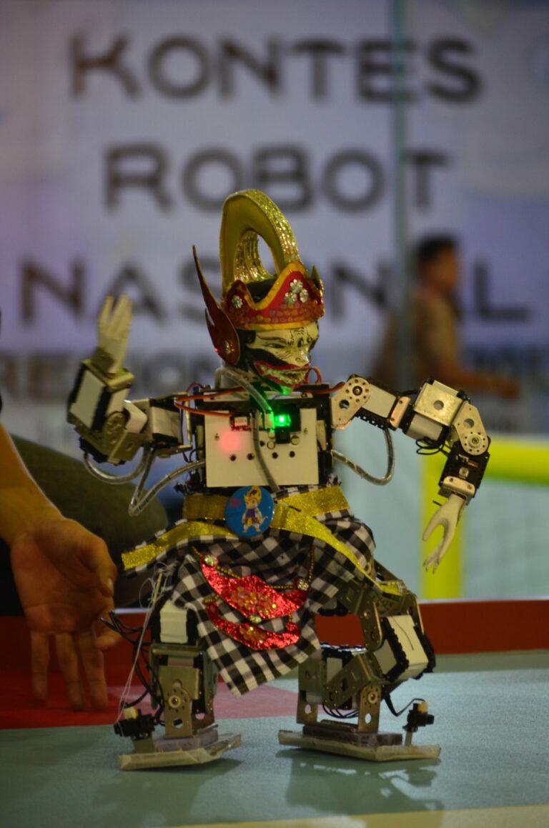 UII Tuan Rumah Kontes Robot Nasional Regional III
