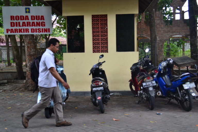 Mahasiswa, Tak Hiraukan Inisiatif Satpam