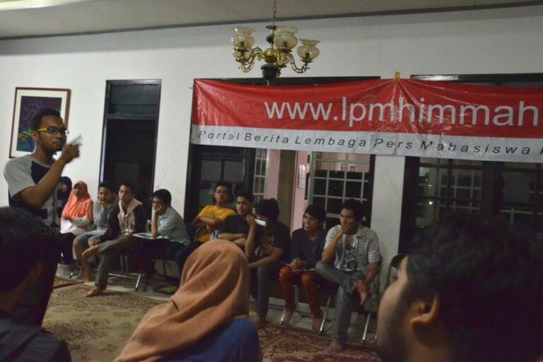 LPM HIMMAH UII Menyelenggarakan In House Training 2013