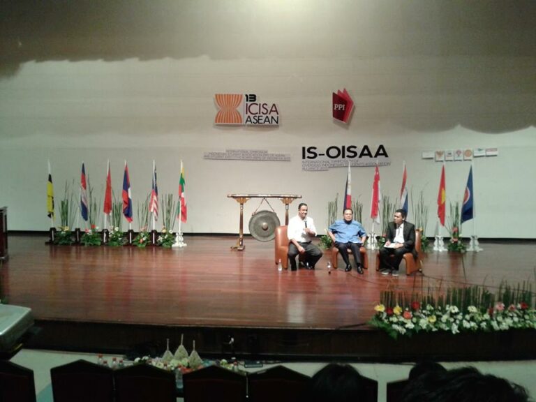 Diskusi Panel IS-OISAA 2013