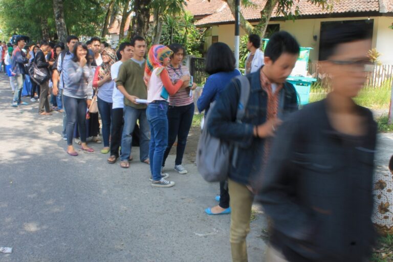 Antri Untuk Memilih