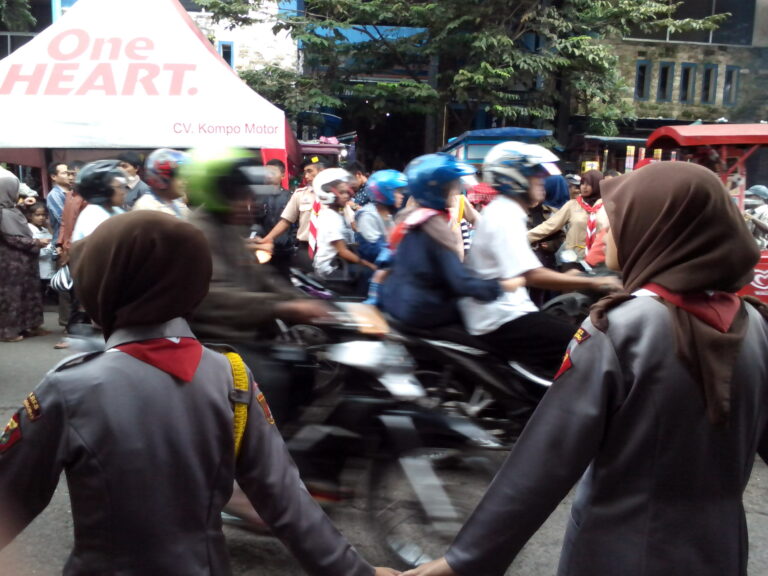 PRAMUKA TERJUN KE PASAR INDUK WONOSOBO
