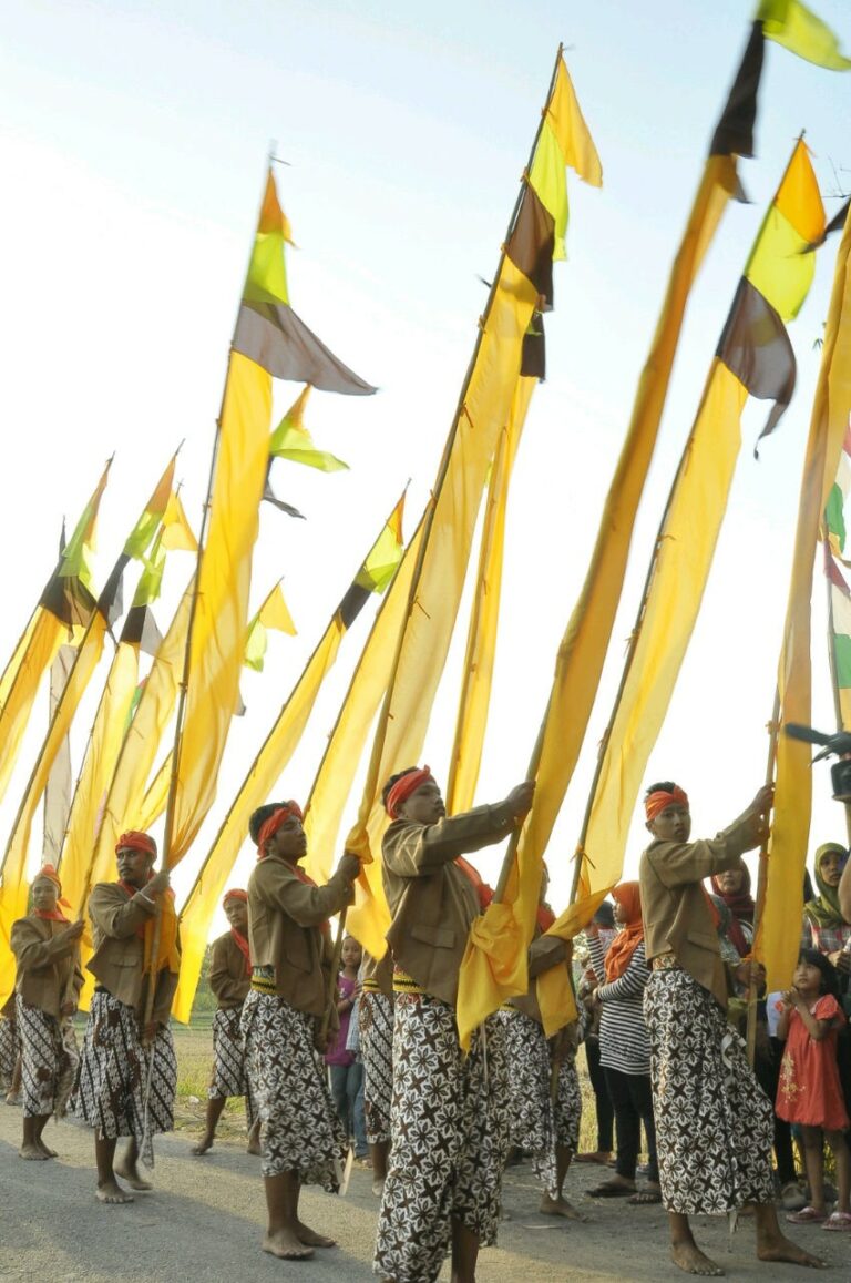 Tradisi Melestarikan Warisan Leluhur