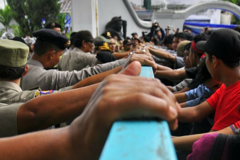 Aksi Penolakan Pembangunan Bandara Kali Ini Masih Nihil