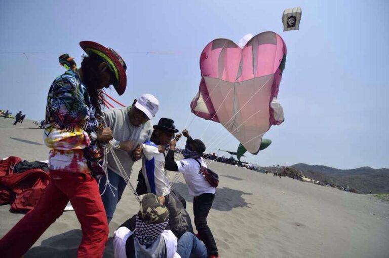 Semarak Festival Layang-Layang