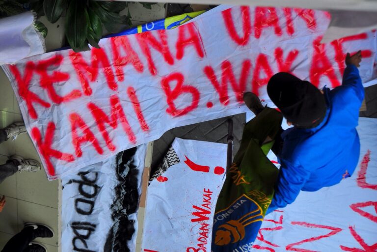 KM UII Menagih Tahu dengan Aksi