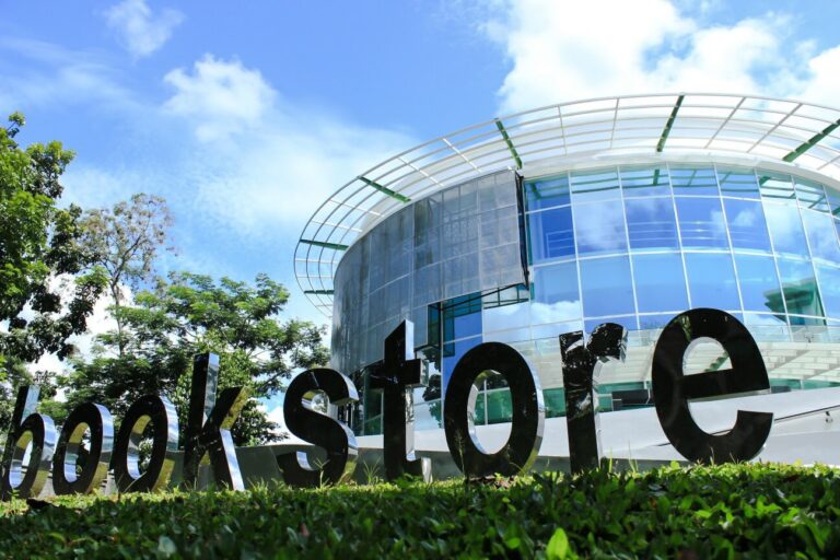 Perluasan Fungsi Bookstore