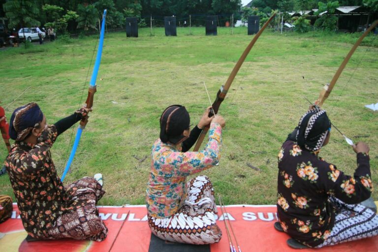 Bertahan Sebagai Budaya, Olahraga dan Bagian dari Masyarakat