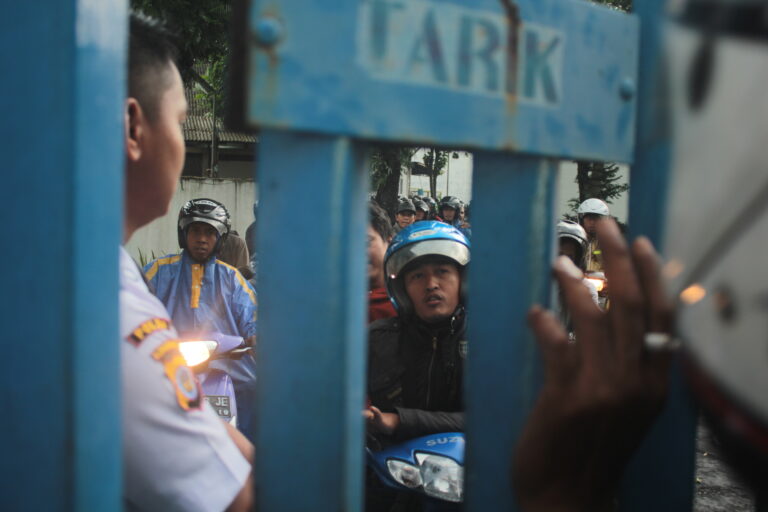 Aksi Tutup Pabrik Buruh PT. Starlight