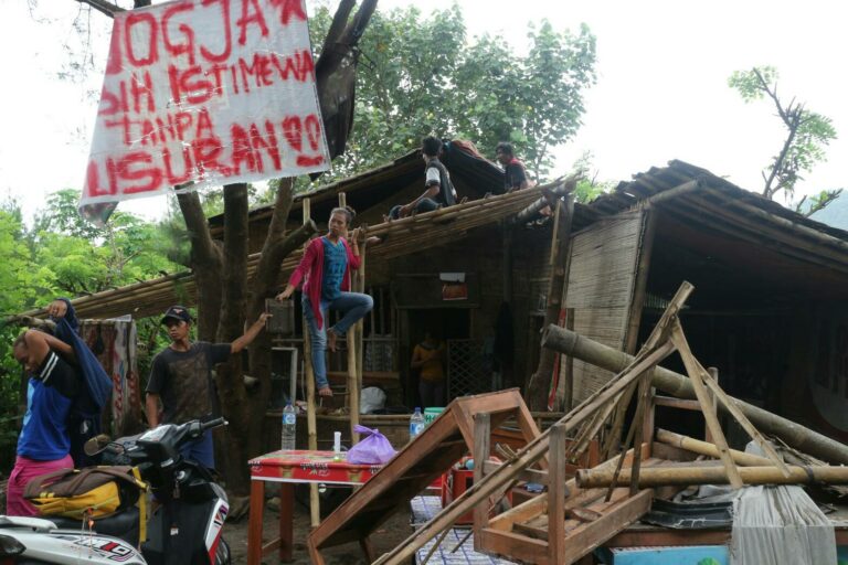 Penggusuran Tanpa Upah dan Relokasi yang Dijanjikan