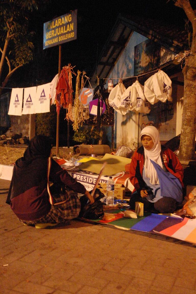 Harga Atribut Pesta Mahalkah?