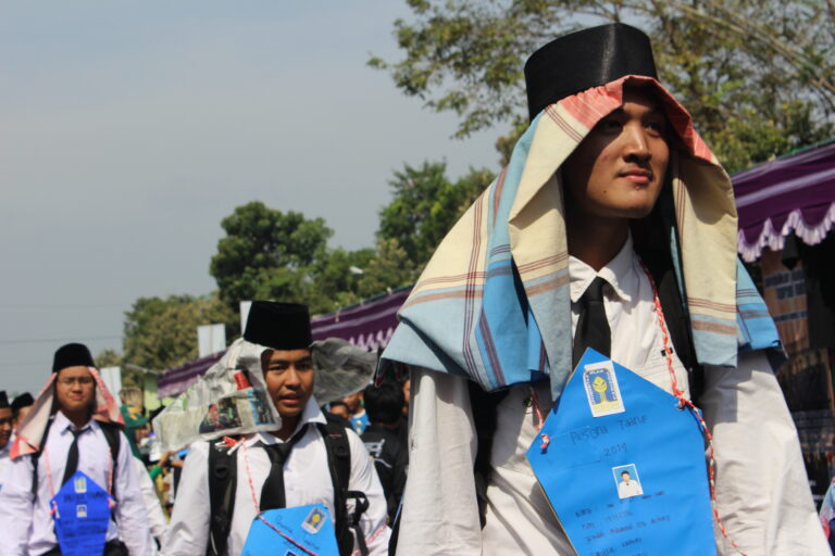 Pesta Unisi dalam Bingkai Sejarah