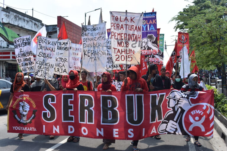 Berbagai Tuntutan Aksi Hari Buruh di Nol Km Yogyakarta