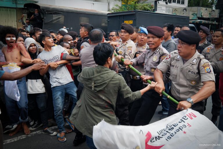 Aksi Saling Dorong Warnai Peringatan Hari Buruh di Yogyakarta