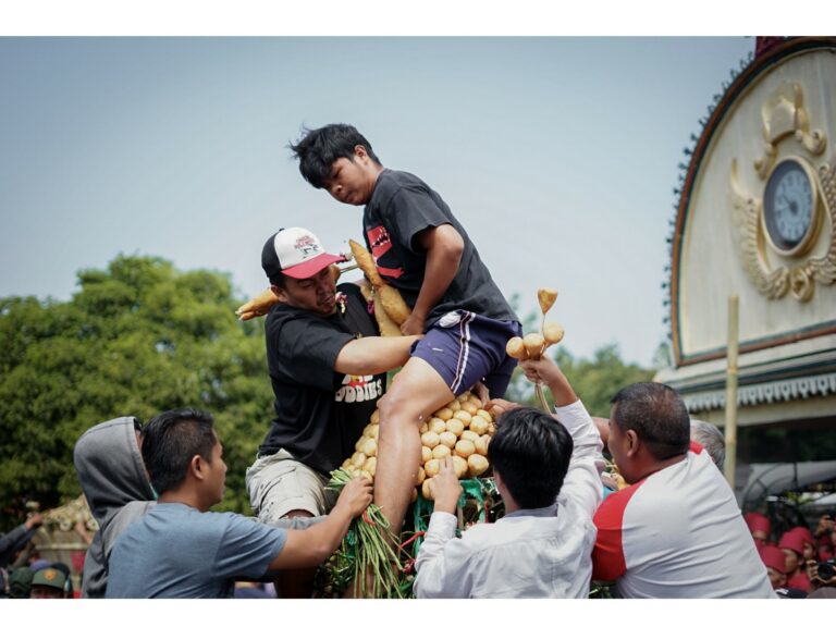 Menjaga Tradisi Gerebeg Besar
