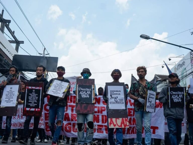 Tuntut Jokowi-Ma’ruf Turun dan Akan Demo Hingga Omnibus Law Dicabut