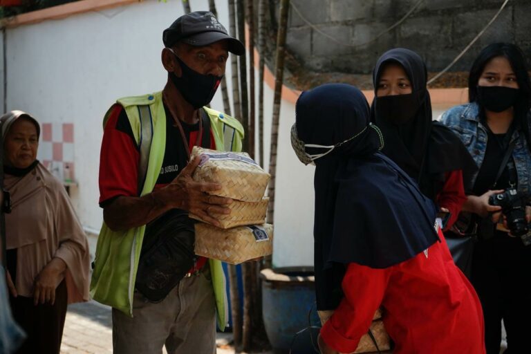 Perempuan Wadas Menganyam Perlawanan