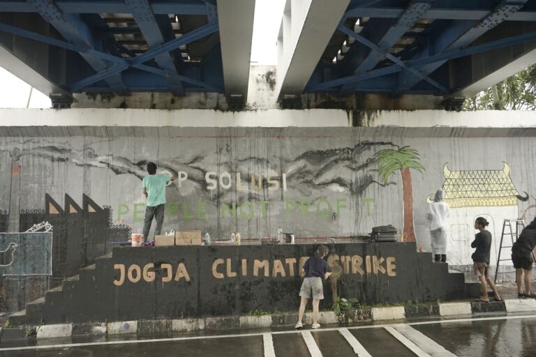 Membumikan Kesadaran Krisis Iklim melalui Mural