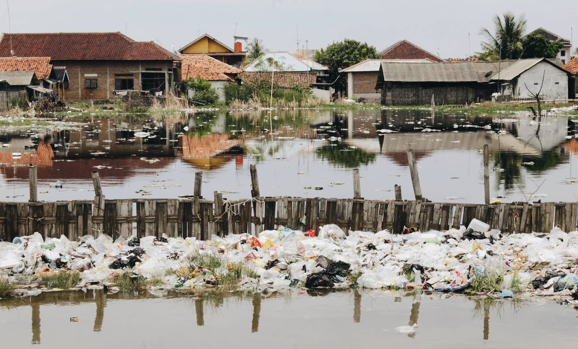 Sungai Sungai Besar Tercemar Mikroplastik Para Gubernur Di Jawa