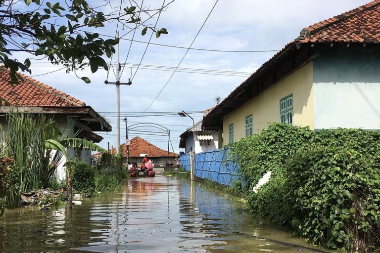 Jawa Tengah Diterjang Banjir Rob Terbesar dalam 10 Tahun Terakhir