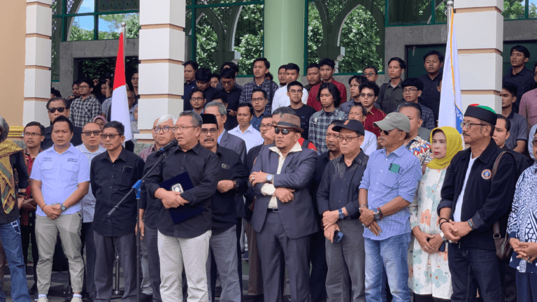 Pernyataan Sikap Civitas UII atas Pudarnya Kenegarawanan Presiden Joko Widodo