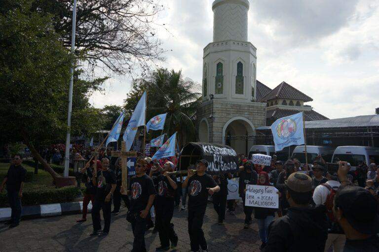 Sesali Relokasi, Ratusan PKL Teras Malioboro 2 Serukan Aksi di Kantor DPRD DIY