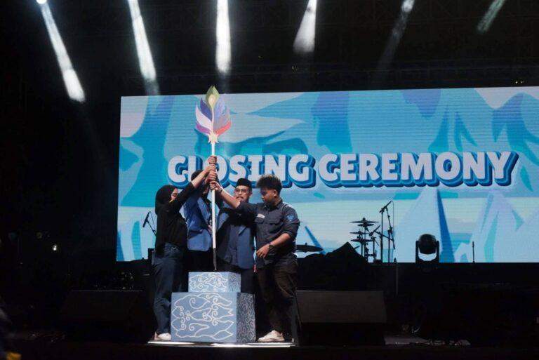 Pesta UII 2024 Resmi ditutup, Maba-Miba Mengucapkan Sumpah Mahasiswa