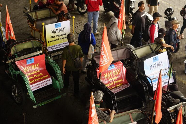 Peringati Hari Buruh, Massa Aksi Turun dan Orasi Berbagai Tuntutan